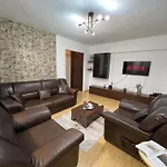 Kiwi Apart-hotel 1br Wi-fi Free - Close To Old Town - Cozy Location - Shorter Or Longer - R&m Boutique