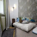 Kiwi Apart-hotel 1br Wi-fi Free - Close To Old Town - Cozy Location - Shorter Or Longer - R&m Boutique Апартаменти