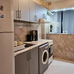 Kiwi Apart-hotel 1br Wi-fi Free - Close To Old Town - Cozy Location - Shorter Or Longer - R&m Boutique Апартаменти *