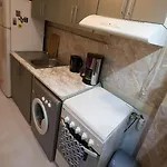 Kiwi Apart-hotel 1br Wi-fi Free - Close To Old Town - Cozy Location - Shorter Or Longer - R&m Boutique *