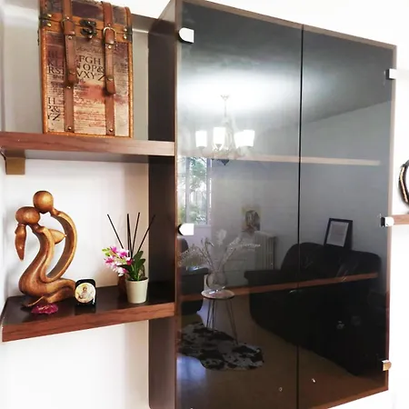 Kiwi Apart-hotel 1br Wi-fi Free - Close To Old Town - Cozy Location - Shorter Or Longer - R&m Boutique *