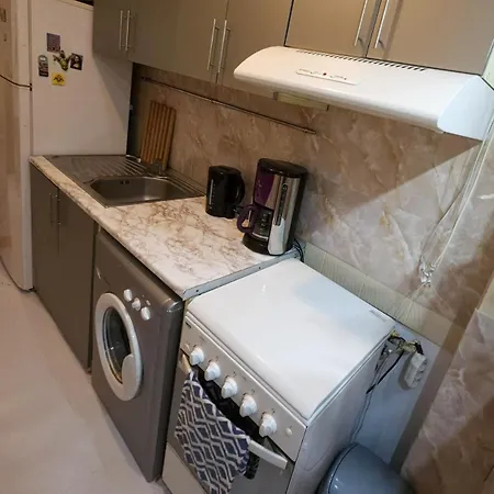 Kiwi Apart-hotel 1br Wi-fi Free - Close To Old Town - Cozy Location - Shorter Or Longer - R&m Boutique *