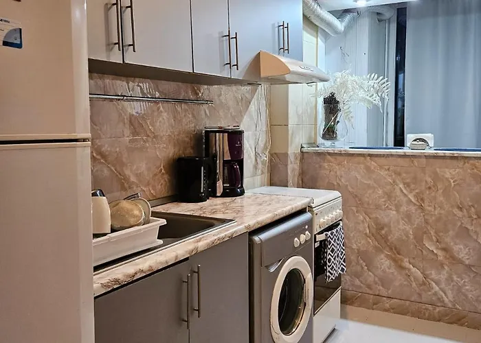 Kiwi Apart-hotel 1br Wi-fi Free - Close To Old Town - Cozy Location - Shorter Or Longer - R&m Boutique Apartment *