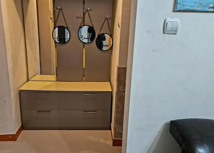 Apartment Kiwi Apart-hotel 1br Wi-fi Free - Close To Old Town - Cozy Location - Shorter Or Longer - R&m Boutique Bukarest