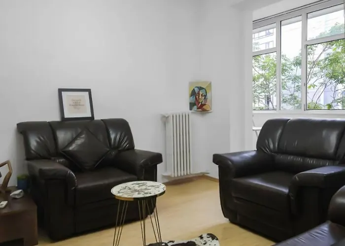 Kiwi Apart-hotel 1br Wi-fi Free - Close To Old Town - Cozy Location - Shorter Or Longer - R&m Boutique